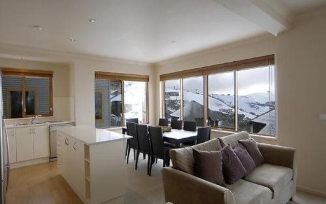 Schnapps – Guest Rooms – Hotham Heights