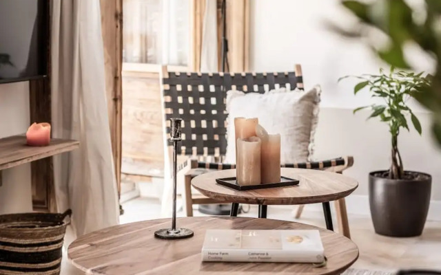 Garos - 2 Bedrooms in Malasa a