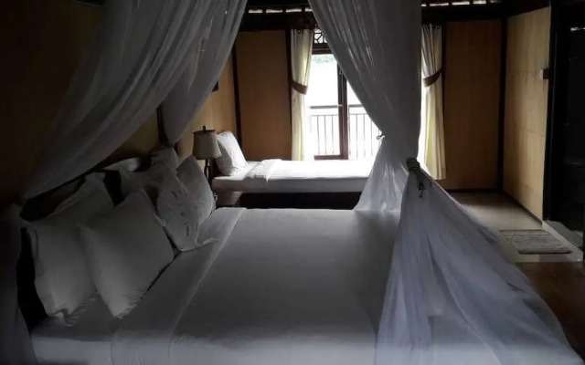 Batur Lakeside Hut