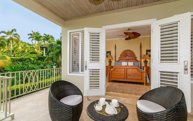 Sunny Vacation Villa 18