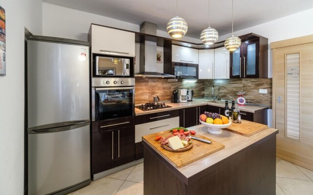 Amazing Home in Milna With 6 Bedrooms, Wifi and Outdoor Swimming Pool