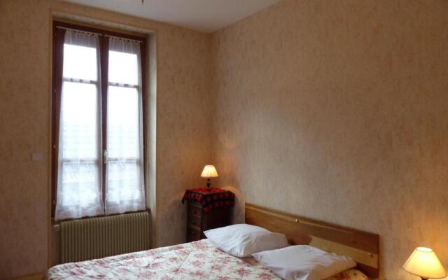 Gîte Saint-Germain-des-Fossés, 5 pièces, 8 personnes - FR-1-489-248