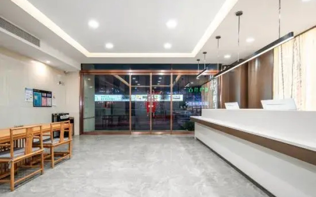 Moyuan Heyue Hotel (Luohe Convention and Exhibition Center)