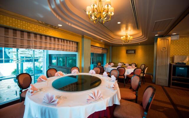Krungsri River Hotel