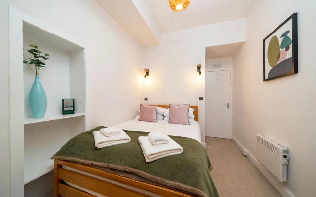 The Jam - Cunningly Good Cunningham Street Apartment