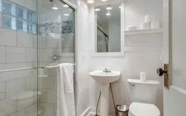 1BR Nashville Songwriters Paradise by RedAwning