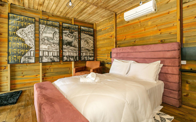 Chalé Rústico com Jacuzzi em Jurerê MAV011