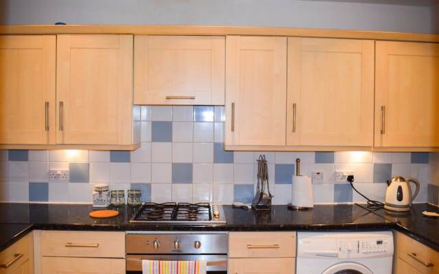 Bright 2 Bedroom Home In Edinburgh