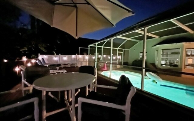 Windwood Villa 4 Bedroom Home by RedAwning