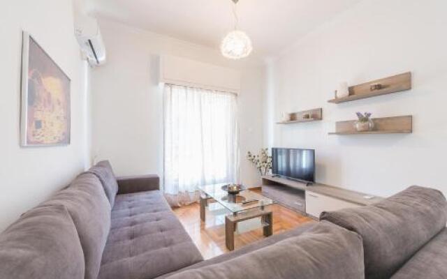 Bright apt in the heart of Athens