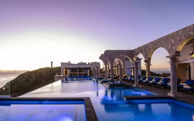 Spacious 4 BR Apt in Cabo