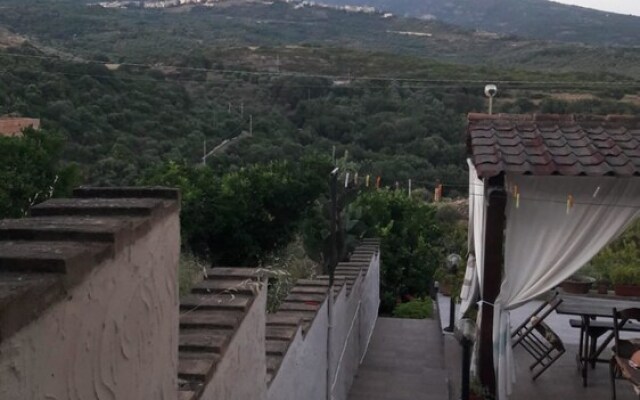 House With 2 Bedrooms in Sennariolo, With Furnished Terrace - 12 km Fr