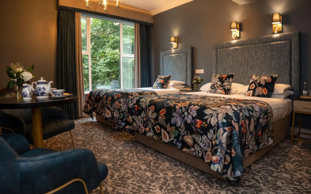 Falls Hotel & Spa