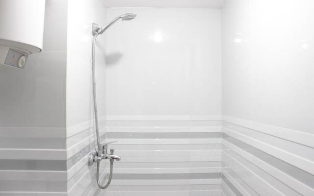 Bright and Comfy 2BR The Jarrdin Cihampelas Apartment