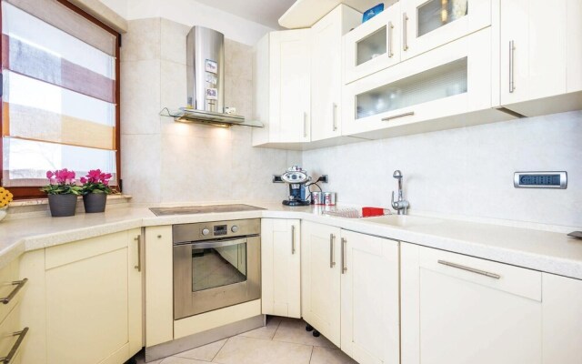 Beautiful Home in Rijeka With Wifi and 5 Bedrooms