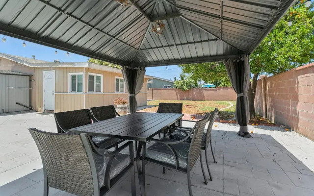 Beautiful 4BR Home Nr Disneyland