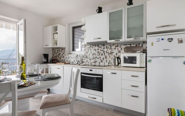 Lovely Apartment in Veprinac With Private Terrace