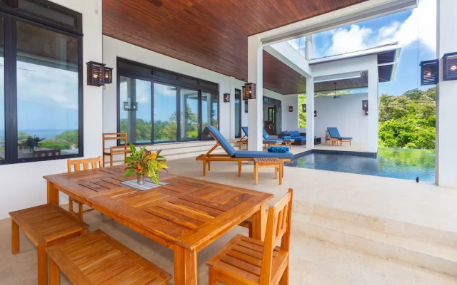 Ocean Pearl 4 Bedroom Home by RedAwning