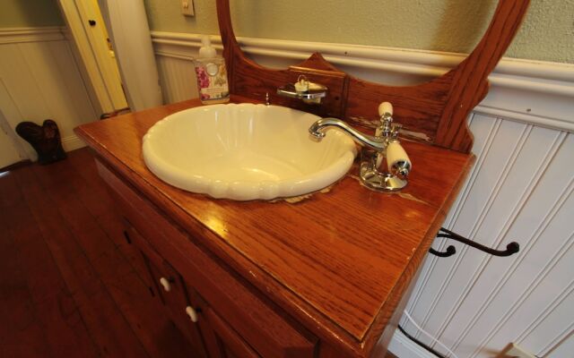 The Pines of Dresden B&B