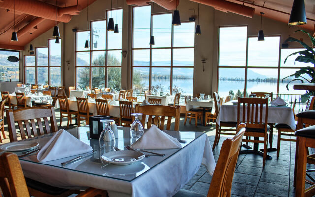 Holiday Inn Hotel & Suites Osoyoos by IHG