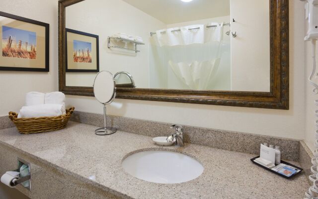 Expressway Suites Fargo