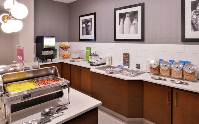 Hampton Inn & Suites Legacy Park-Frisco