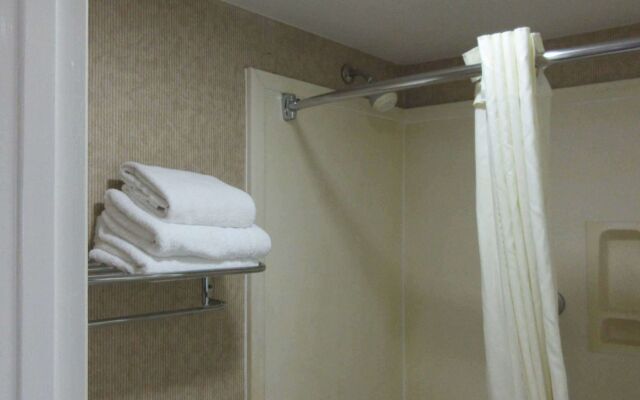 Econo Lodge Inn & Suites Manchester North