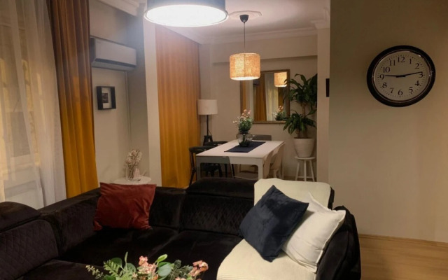 Central and Convenient Flat in Sisli