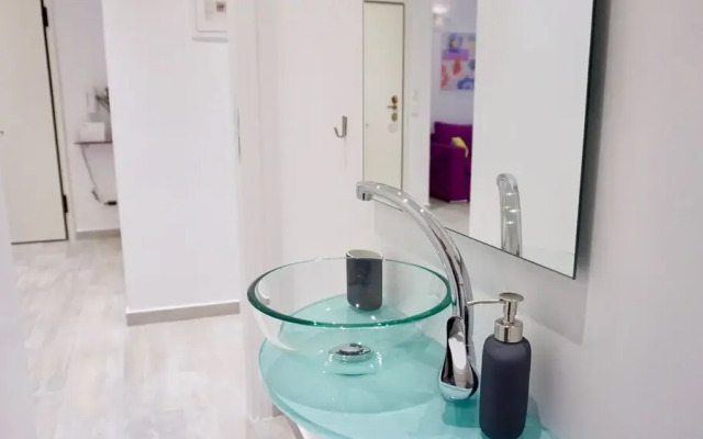 Spacious Modern Apt in Athens near Metro