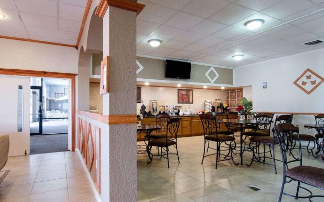 Knights Inn & Suites Emporia