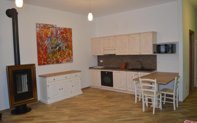 Parravicini Red Flower apartment