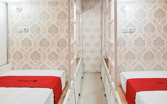 RedDoorz Hostel @ Luna Bunkbed Malioboro – Guest Rooms – Yogyakarta