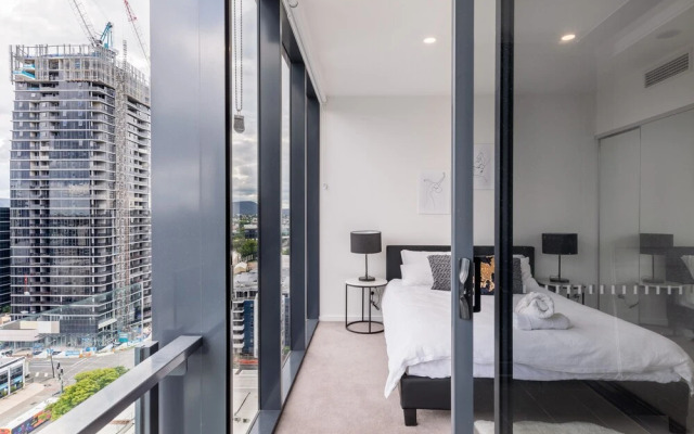Designer South Bank Apartment