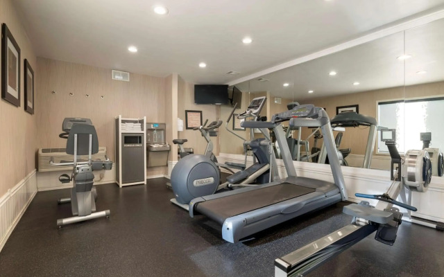 Best Western Plus Carriage Inn