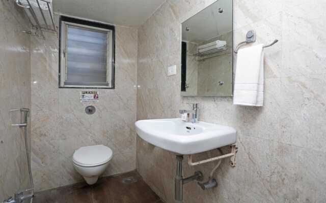 OYO 1216 Hotel New White House