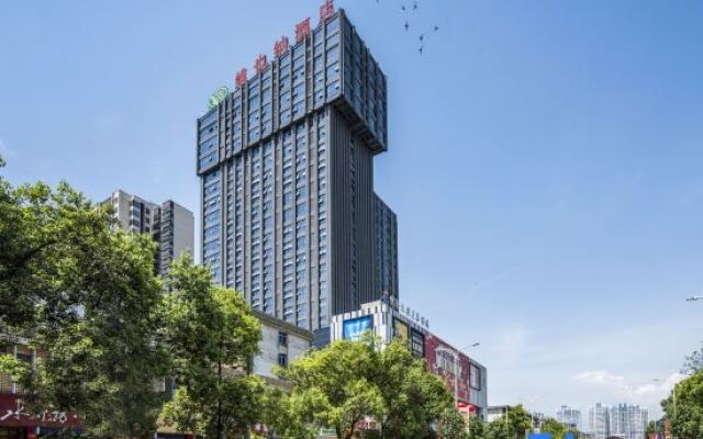 Vienna Hotel (Hanzhong High-speed Railway Station, Zhongxin Plaza)