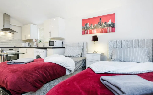 Bedford Hospital Studio Apartment - Victoria D
