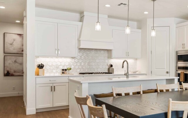 Sixteen Sandals 4 Bedroom Townhouse