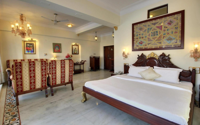Lake Pichola Hotel