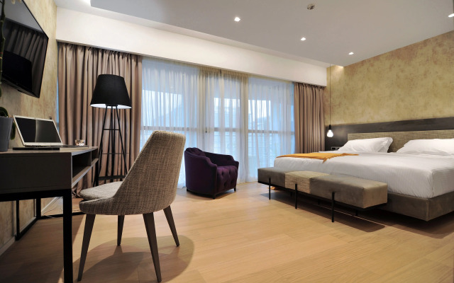 Athenaeum Grand Hotel