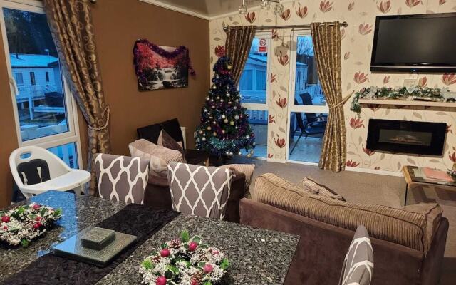 Jonstone Pines Lodge at Cayton Bay Holiday Park