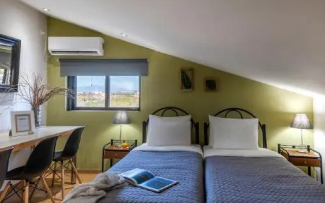 Jo Marinis Rooms
