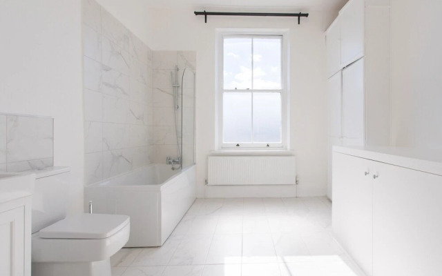 Spacious and Bright Maisonette in Central London