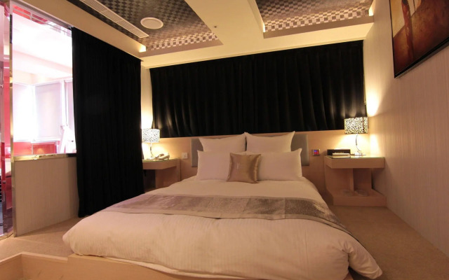 V one Hotel