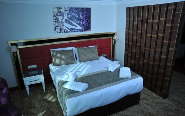 Asuris Hotel