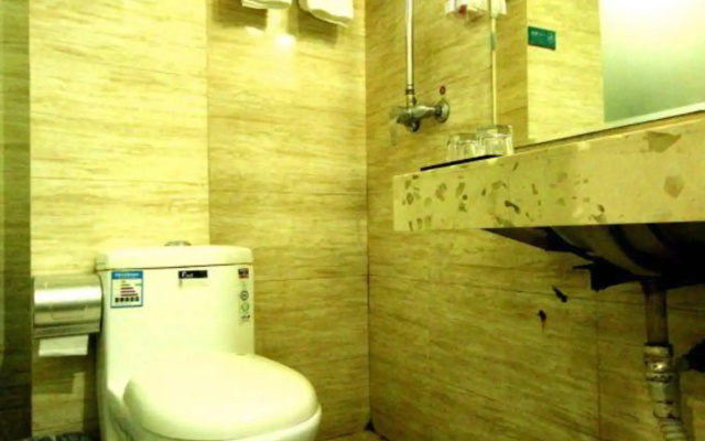 Xingyue Express Hotel (Xinxing Street Subway Station)