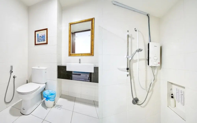OYO Home 44001 Elegant Studio Setia Alam Trefoil