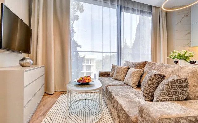 Sea Sun Apartment on Luchesarnaya str., 1A
