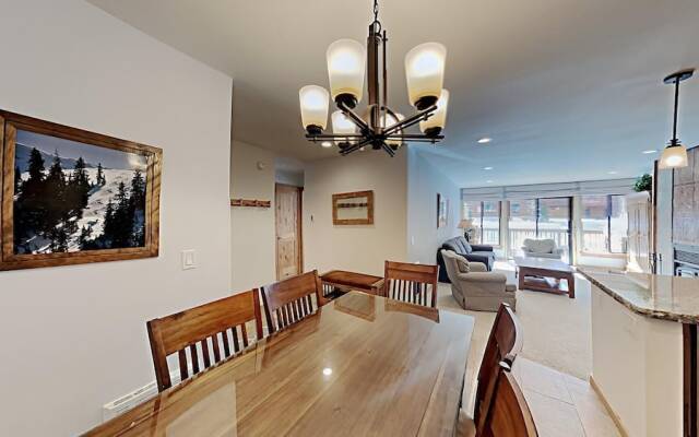 One Bedrooms At Snowbird Condos Slopeside - Free Wifi & Assigned Parking!