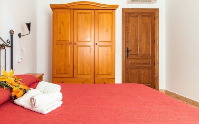 Elegant Apartment in Totalán with Hot Tub